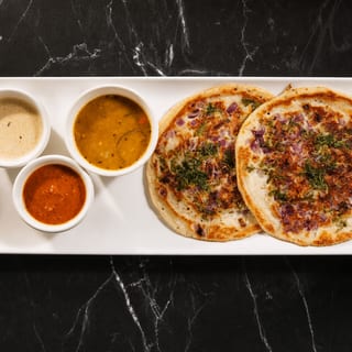 Onion Chilli Uttapam